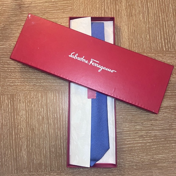 Salvatore Ferragamo Blue Silk Tie with Gift Box - Picture 10 of 10